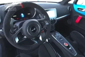 El interior de este Alpine no tiene la misma calidad que el de un 718.